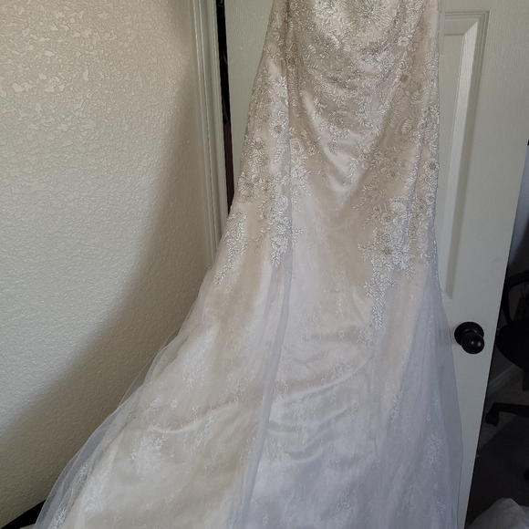 NWT - David's Bridal Corset Beaded Wedding Gown - Picture 8 of 9